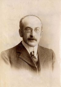 Portrait of Alan Dale