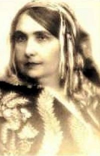Portrait de Elissa Rhaïs