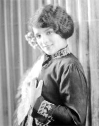 Portrait de Joan Lowell