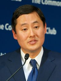 Portrait of John Yoo